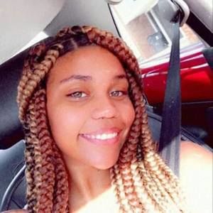 Meet your Posher, Amia